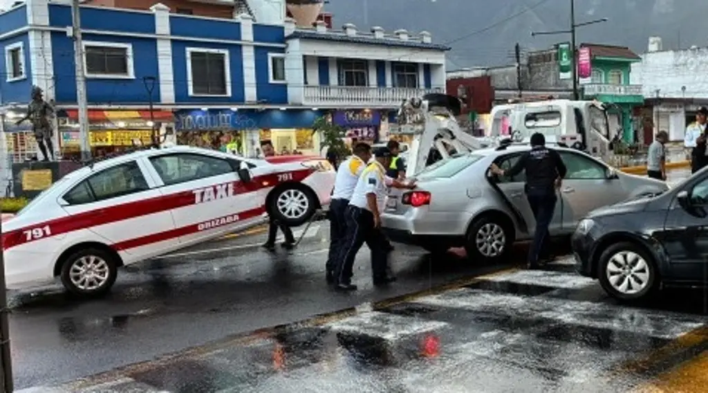 Imagen Se registra carambola en Orizaba, Veracruz; hay 2 lesionados 
