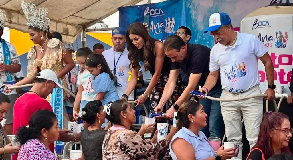 Imagen Reparten mil litros de torito de cacahuate en las fiestas de Santa Ana 2025