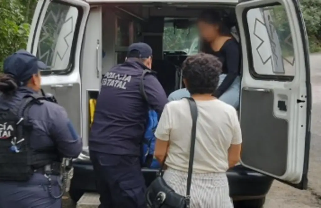 Imagen Vuelca vehículo en el Parque Naturalia de Xalapa; hay 2 lesionados 