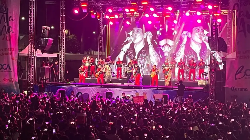 Imagen Edwin Luna y la Trakalosa de Monterrey cerraron de gran manera las fiestas de Santa Ana 2025