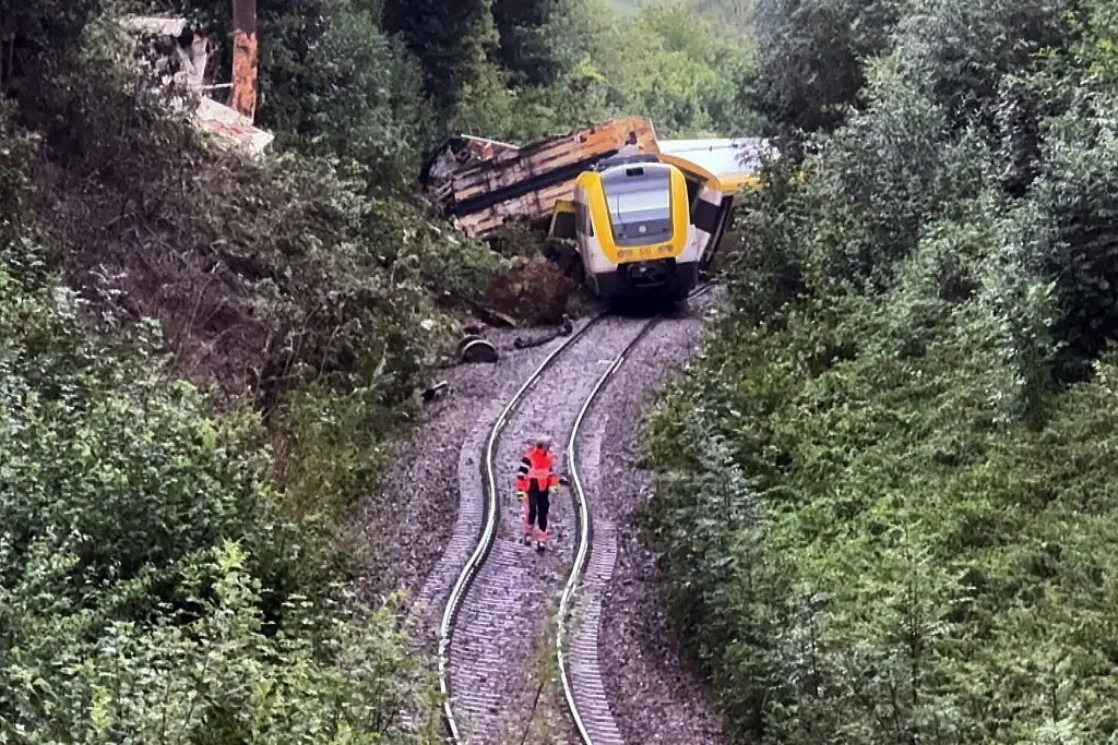 Imagen Deja 3 muertos y varios heridos graves descarrilamiento de tren de en Alemania