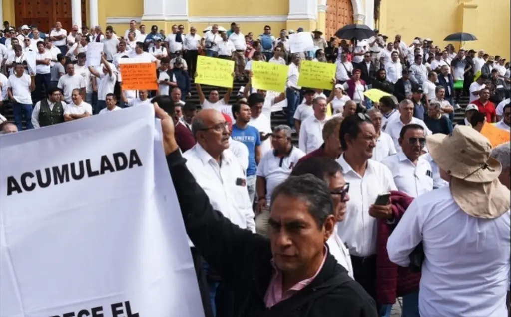 Imagen Taxistas toman Palacio de Gobierno; exigen reunión con Nahle por tarifas 
