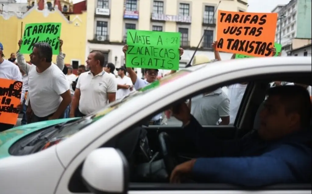 Imagen Secretario de Gobierno de Veracruz se reúne con taxistas por tarifas 