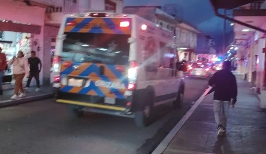 Imagen Joven cae al río desde un puente en Orizaba, Veracruz; lo reportan grave