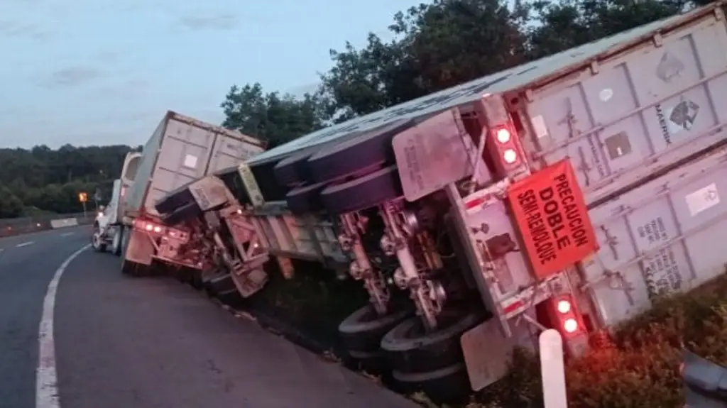 Imagen ¿Te diriges a Xalapa y Veracruz? Reportan cierre por accidente