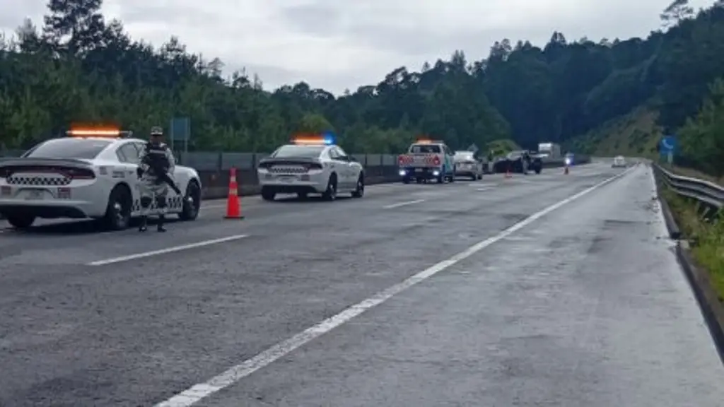 Imagen Hay cierre parcial de circulación en autopista de Veracruz; esta es la razón 