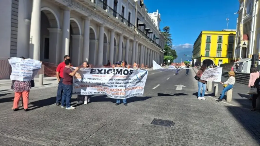 Imagen Docentes jubilados denuncian supuesta red de corrupción al interior del Seguro del Magisterio