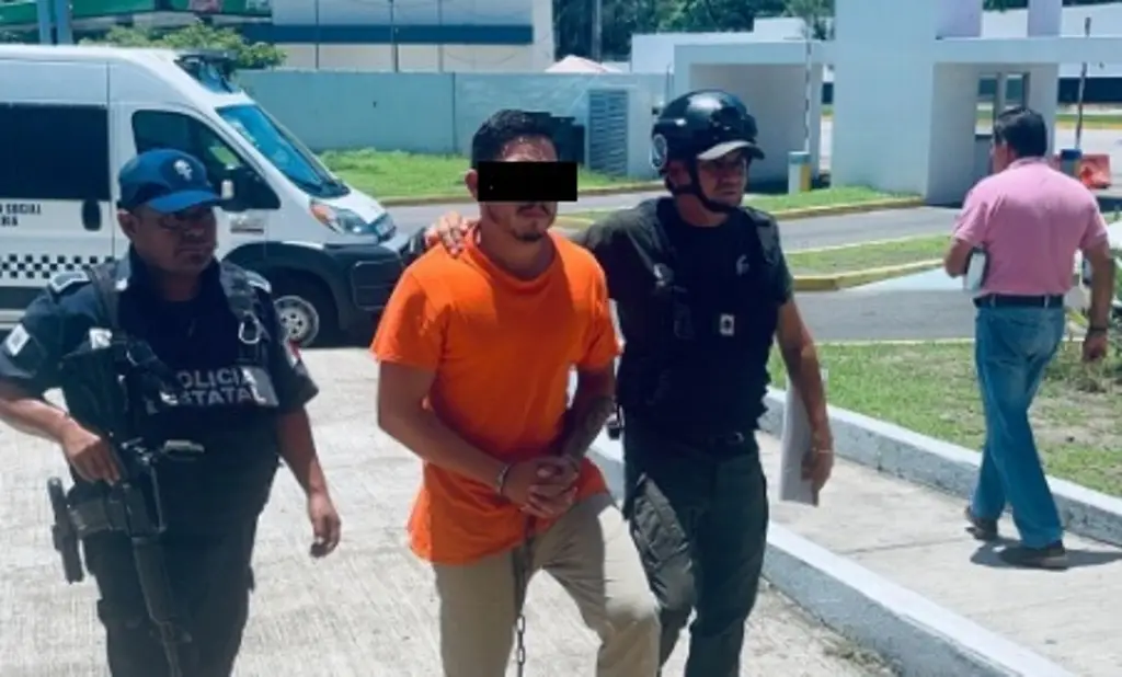 Imagen Madre de Alondra pide justicia para su hija previo a la audiencia por feminicidio en la Fiscalía de Veracruz
