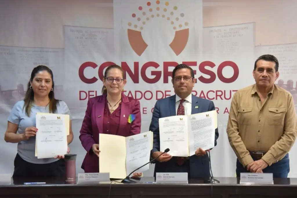 Imagen Firman Congreso y Universidad de Xalapa convenio de colaboración