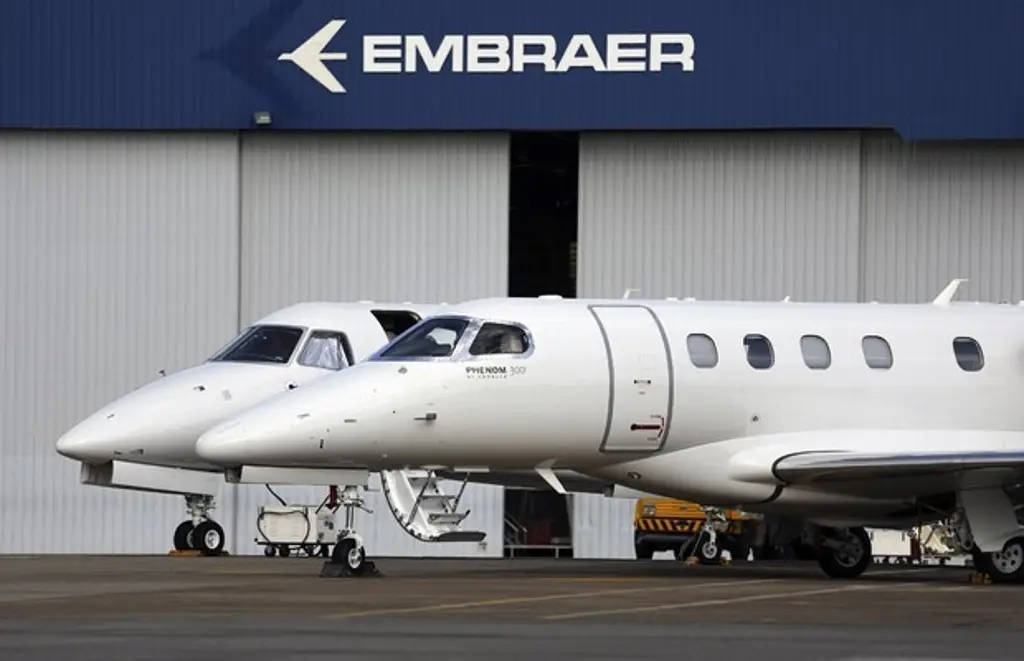 Imagen Embraer se 'salva' de aranceles de Trump: aeronáutica brasileña exenta del impuesto de 50%