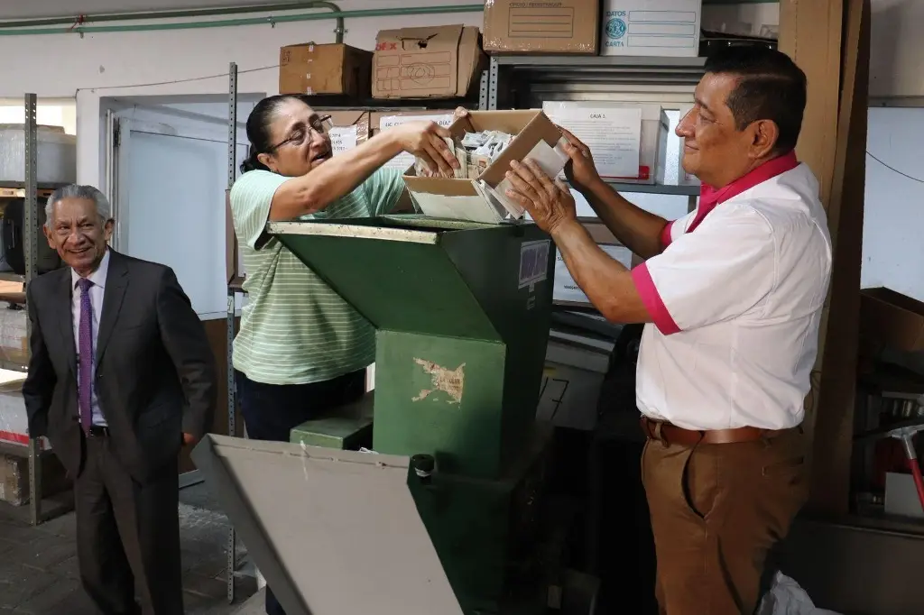 Imagen Destruye INE 16 mil credenciales para votar 'abandonadas' en Veracruz