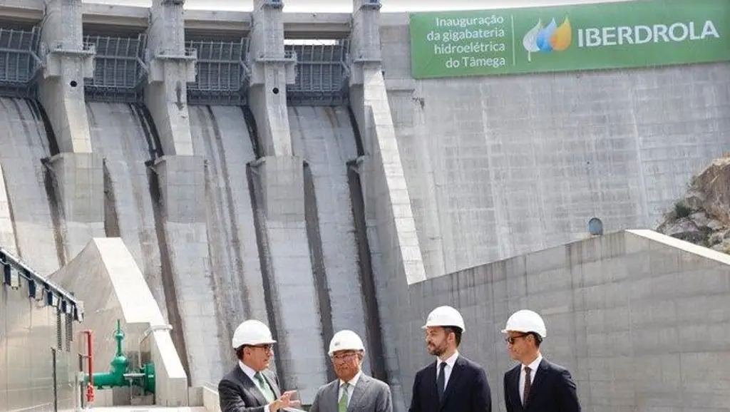 Imagen Iberdrola se va de México; vende 15 plantas a Cox en 4,200 mdd