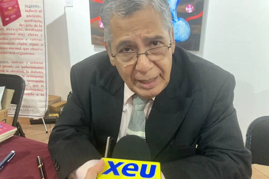 Imagen Presentan libro ‘Tú salud, tu bienestar’ del doctor Manuel Leyva en Veracruz