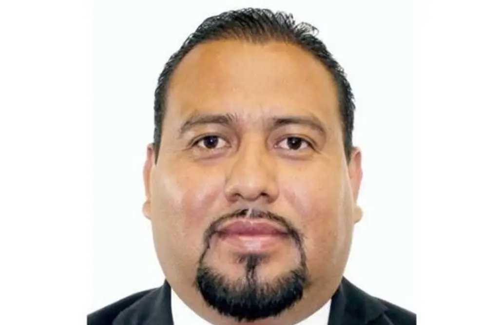 Imagen Diputado de Morena genera críticas al votar en comisiones desde un avión