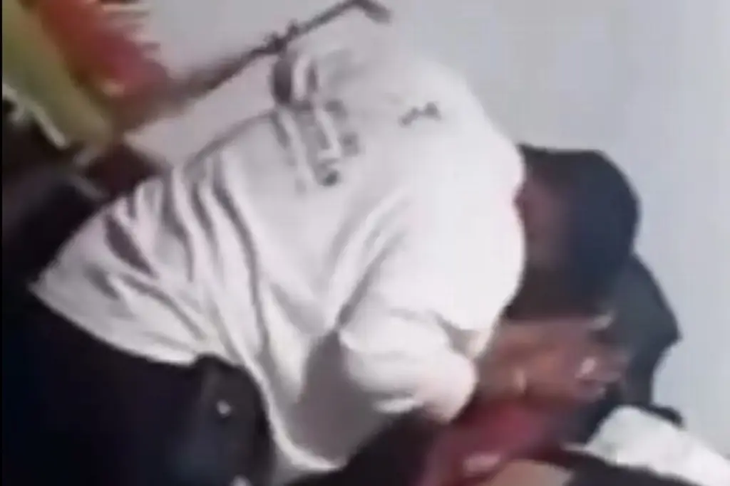 Imagen Exhiben al director de limpia de Xoxocotlán intentando hacerle esto a trabajadora (+Video)