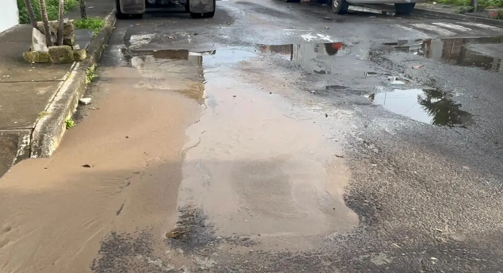 Imagen Reportan fuga de agua potable en colonia de Veracruz 