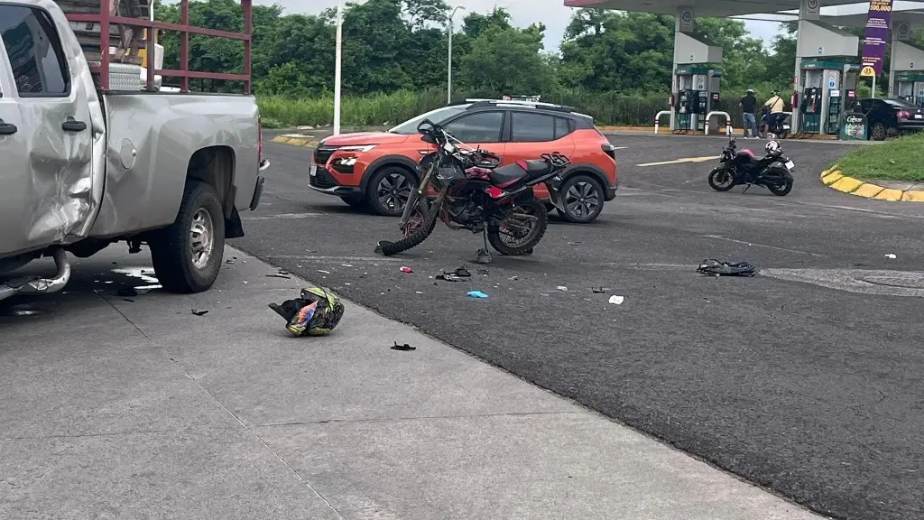 Imagen Aparatoso accidente en Veracruz deja dos lesionados