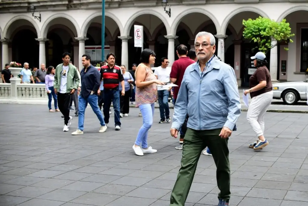 Imagen Así evacuaron edificios en Xalapa, por sismo de 5.9 en Oaxaca