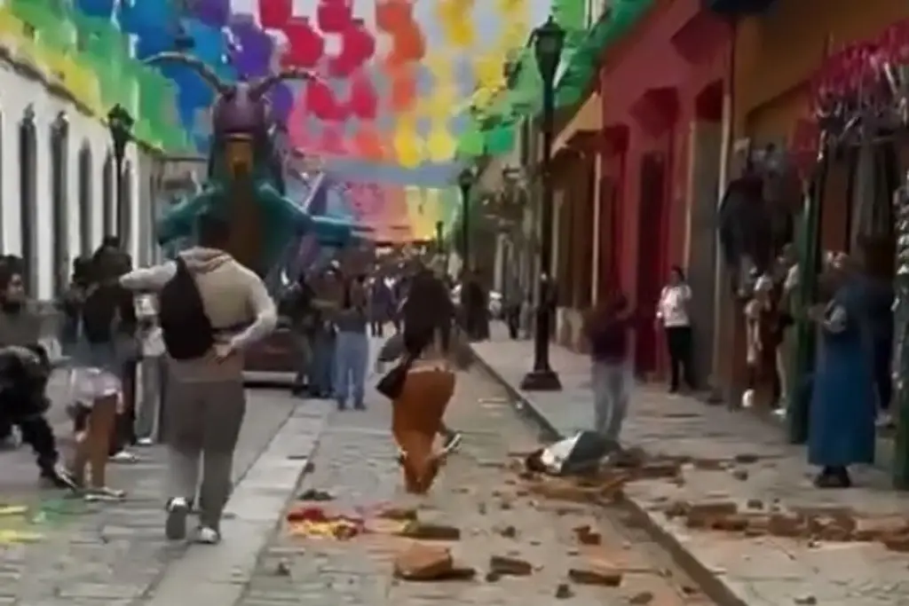 Imagen Caen ladrillos en la cabeza a menor tras colapso de cornisa por sismo en Oaxaca (+Video)