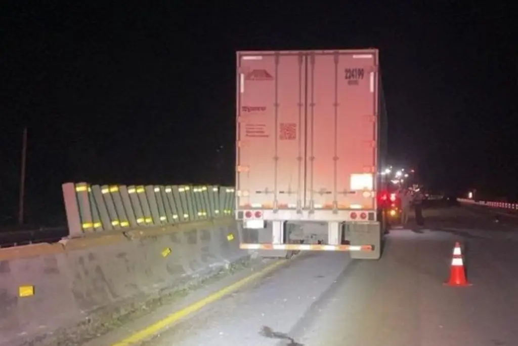 Imagen Cierre parcial por accidente de tráiler en autopista de Veracruz