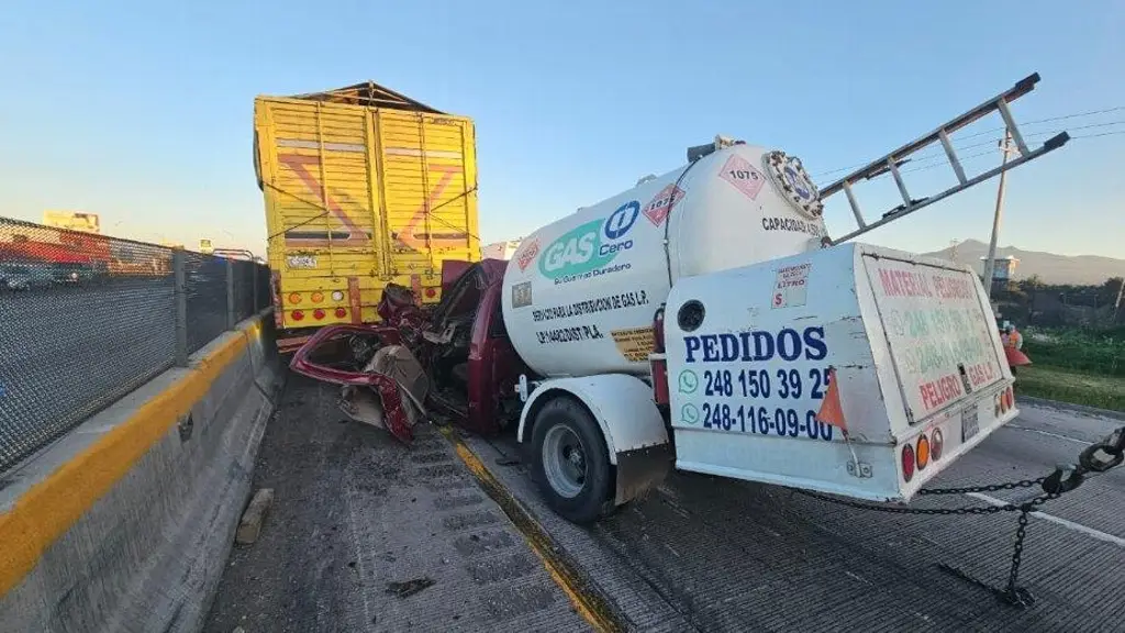 Imagen Hay cierre parcial de circulación en autopista de Veracruz 