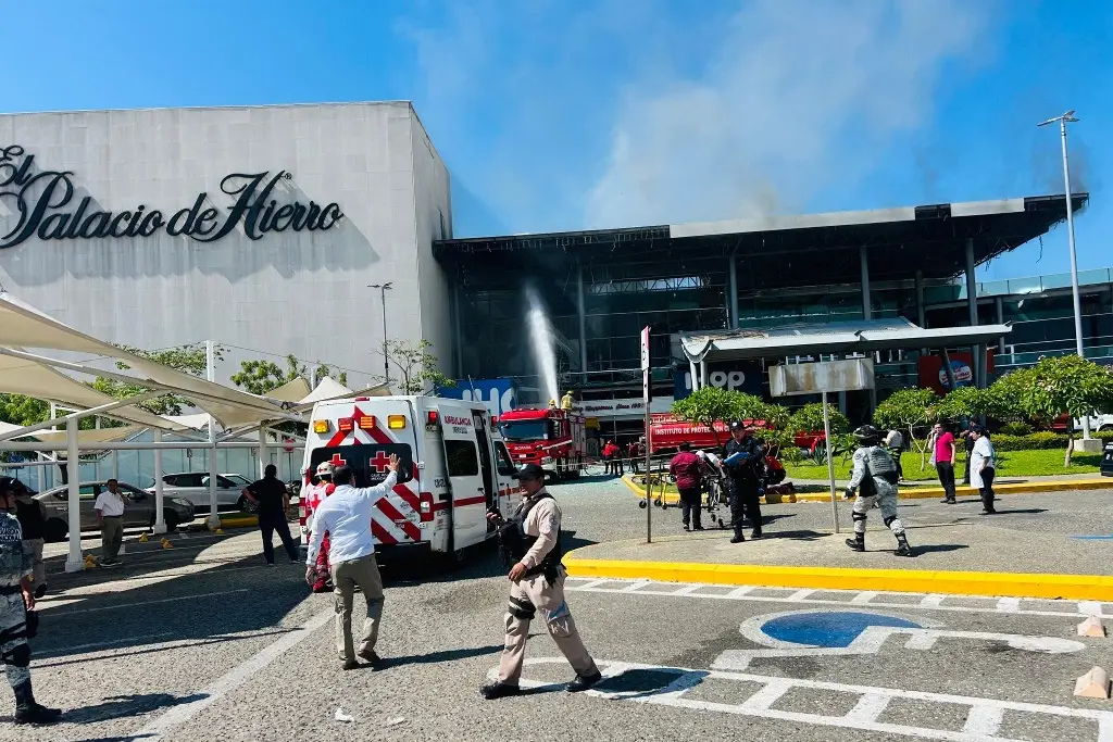 Imagen Suman 14 lesionados por incendio en restaurante de plaza comercial de Tabasco