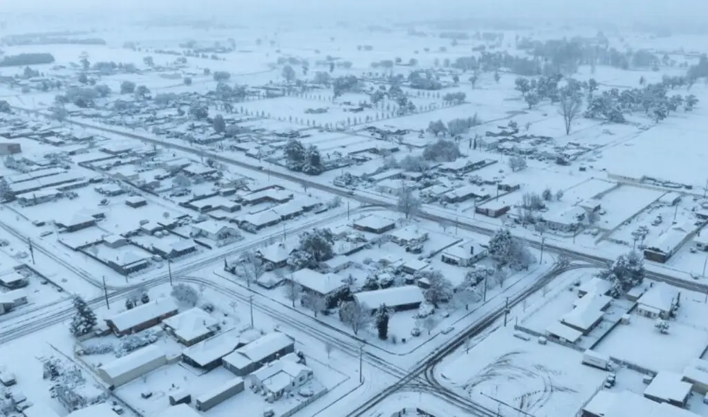 Imagen Nevada histórica en el este de Australia deja vehículos atrapados y varios accidentes
