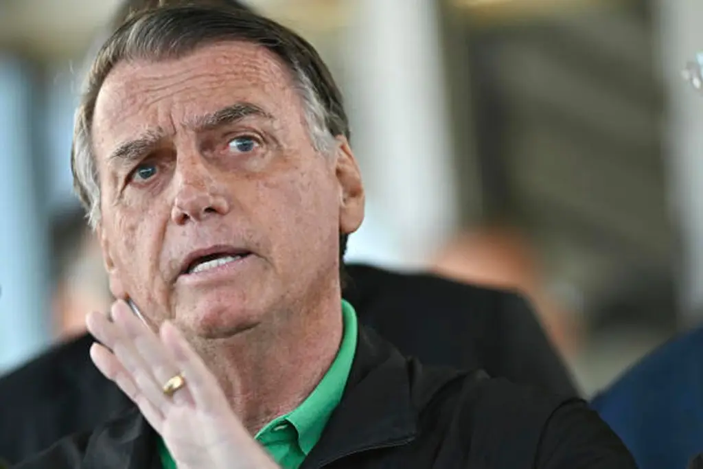 Imagen Ordenan arresto domiciliario de Jair Bolsonaro, expresidente de Brasil 