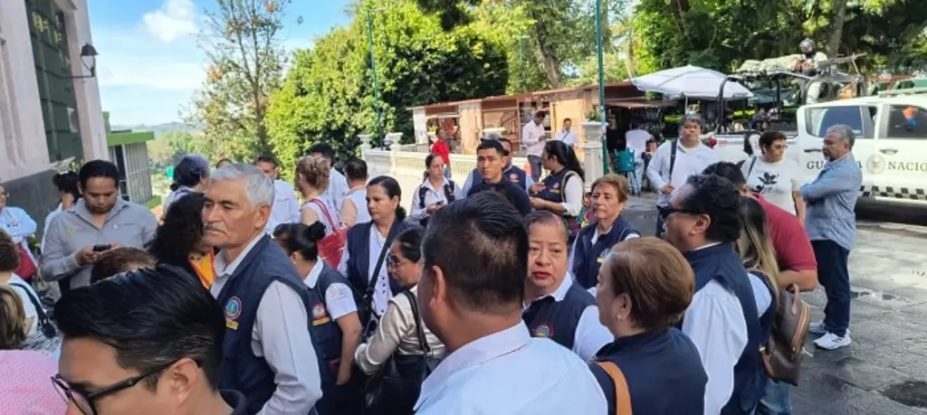 Imagen Trabajadores de Salud se manifiestan en Xalapa; denuncian trámites detenidos y falta de diálogo