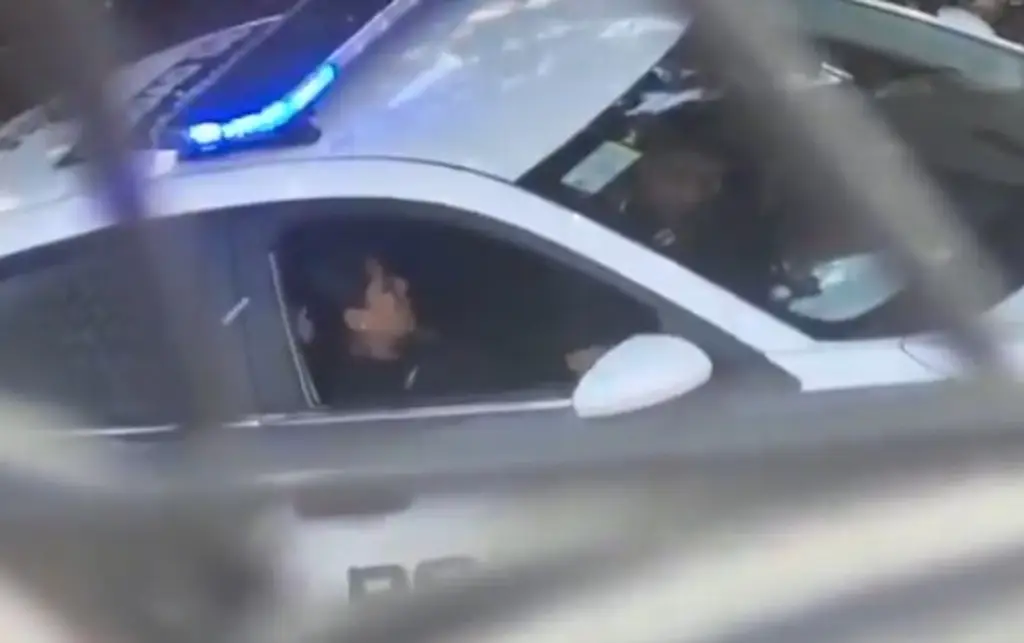 Imagen Captan a policías tocándose abordo de una patrulla, en CDMX (+VIDEO)