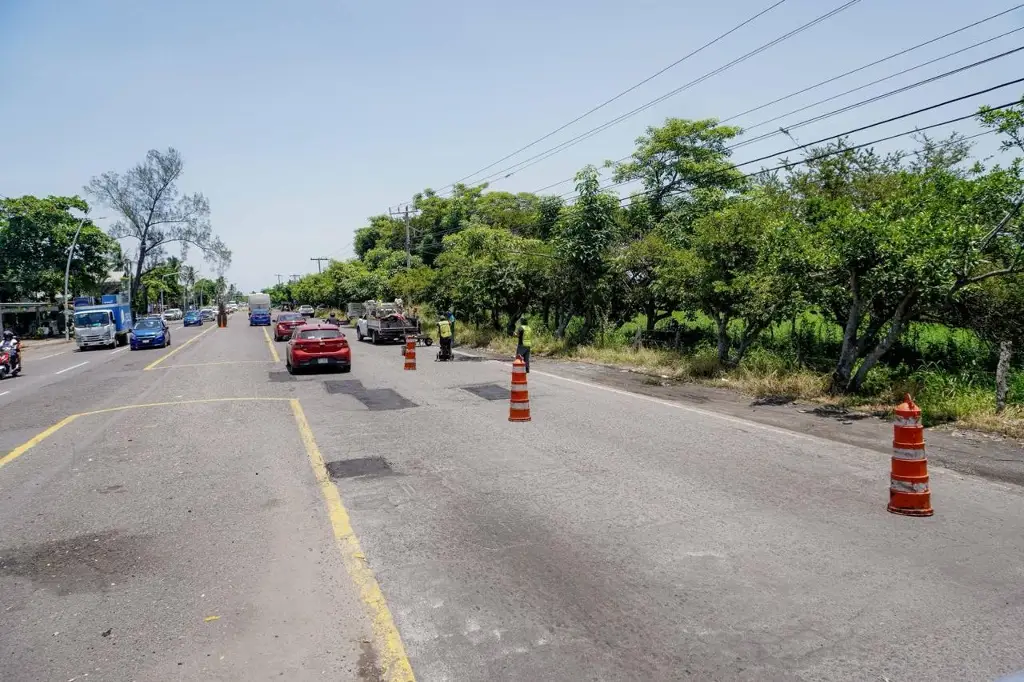 Imagen Atienden problemas de bacheo en carretera Medellín-Boca del Río