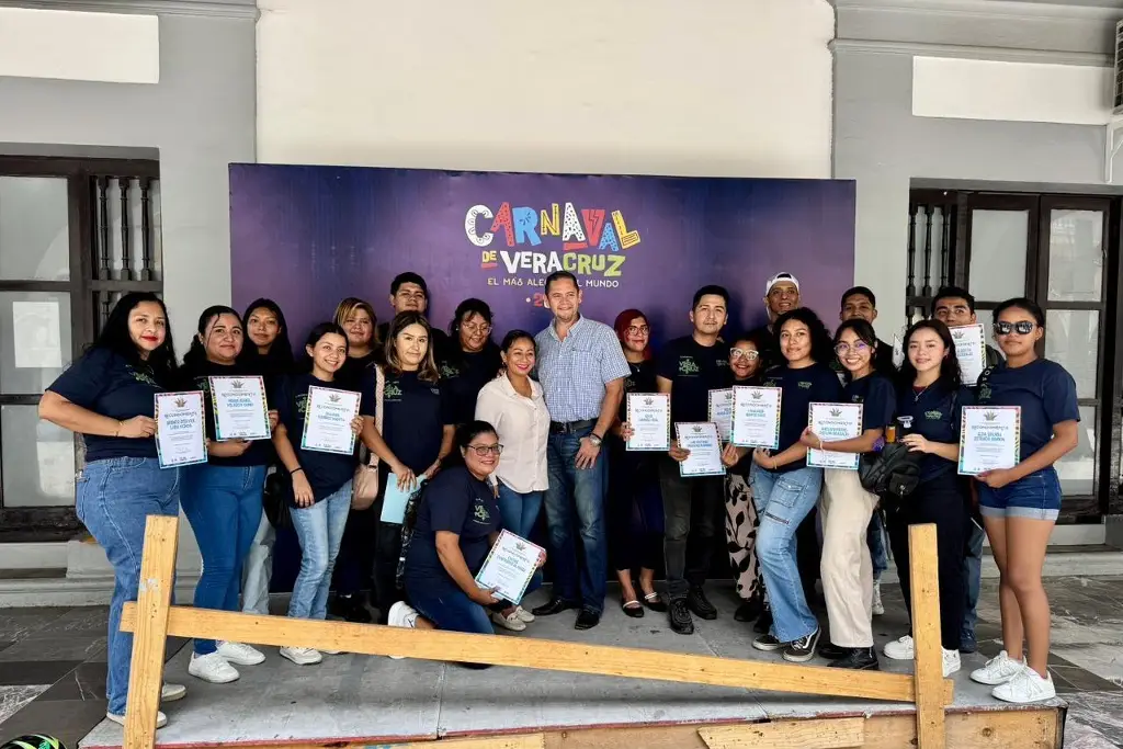 Imagen Reconocen la participación de voluntarios en el Carnaval de Veracruz 2025