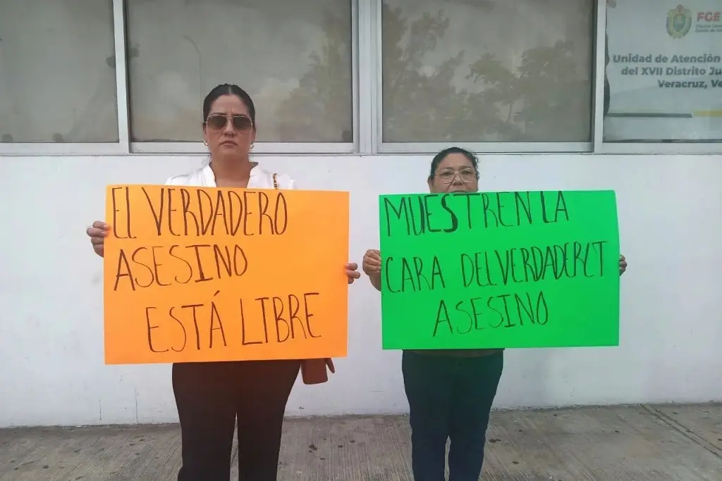 Imagen Los agarraron de chivos expiatorios, aseguran madres de jóvenes acusados de matar a dentista en Costa de Oro