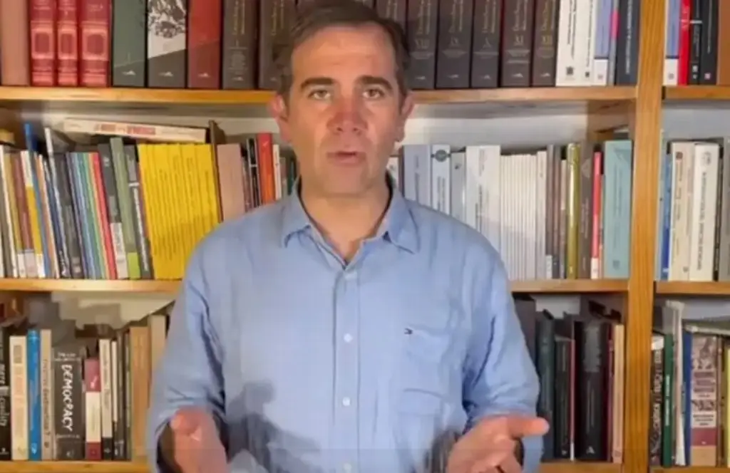 Imagen Suprema Corte otorga amparo a Lorenzo Córdova; ordena eliminar su imagen de libros de texto