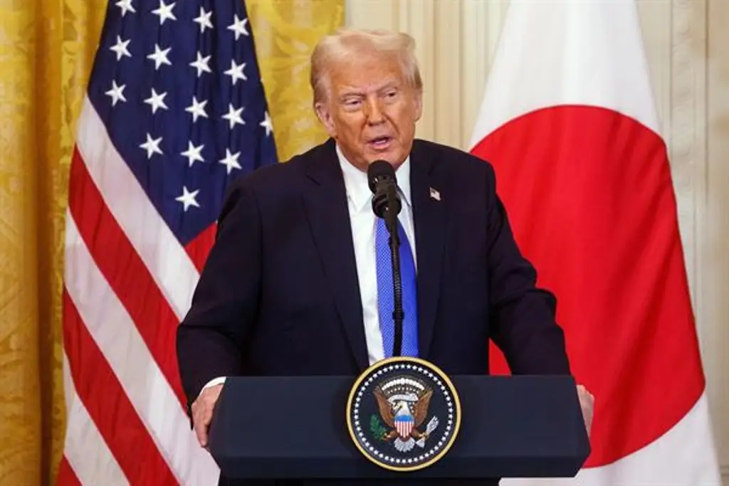 Imagen Entran en vigor los nuevos aranceles de Trump y arrecia la guerra comercial con sus socios