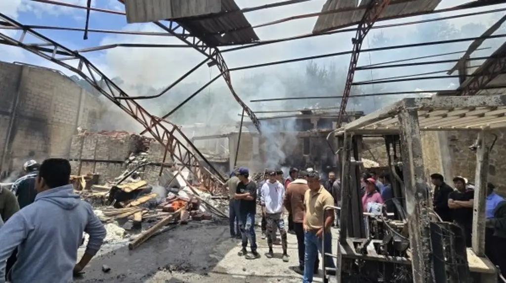 Imagen Explota pipa afuera de ferretería; causa daños a 12 casas en Soledad Atzompa, Veracruz 