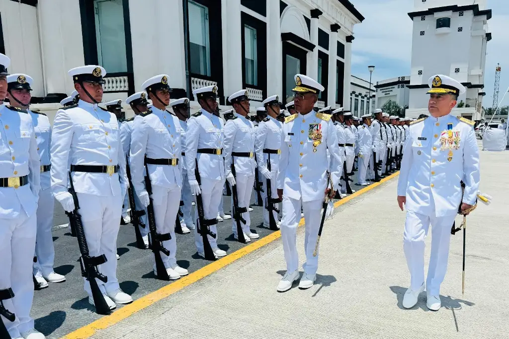 Imagen Vicealmirante Ramiro Lobato asume el mando de la Primera Región Naval