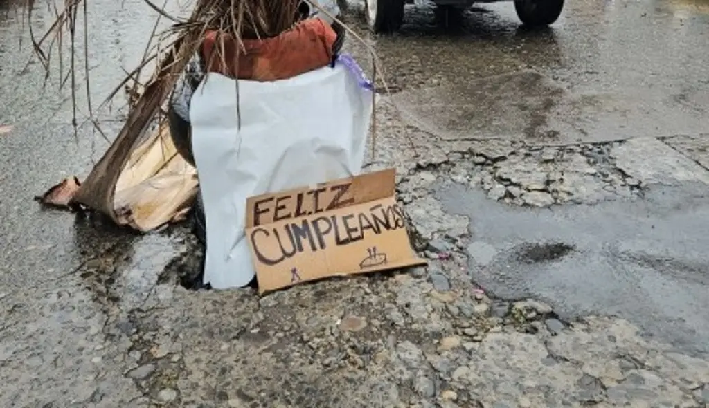 Imagen Celebran 'cumpleaños' de socavón al norte de Veracruz 