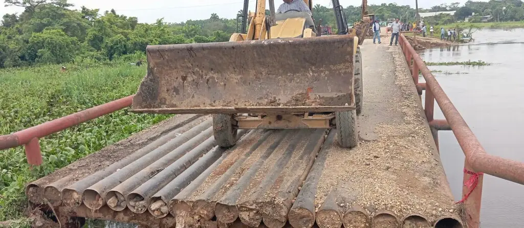 Imagen SICT atiende deslave en puente que dejó incomunicadas a comunidades al sur de Veracruz