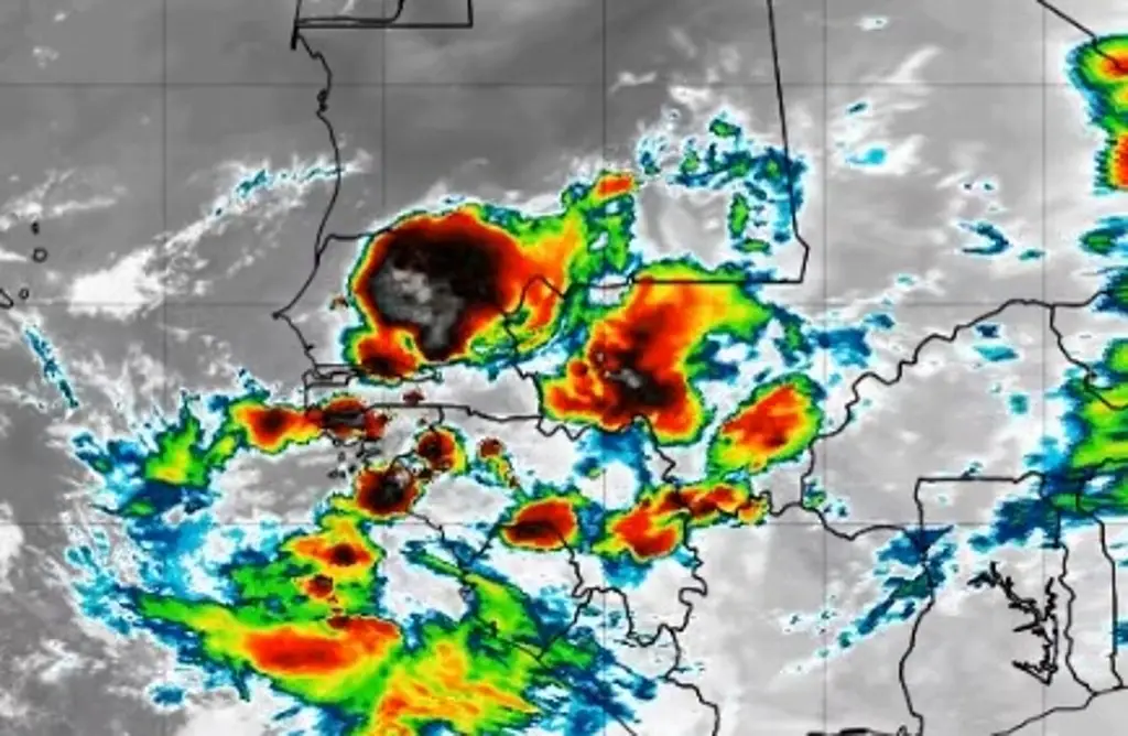 Imagen Emerge Onda Tropical al Atlántico Oriental 