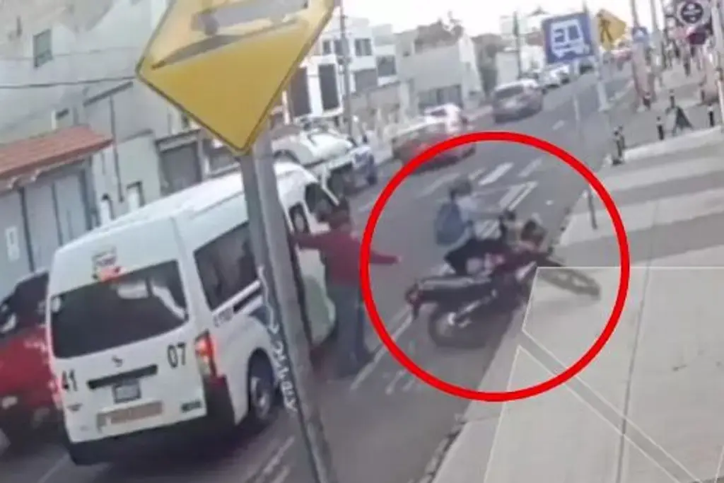 Imagen Motociclista invadió ciclovía y atropelló a niño en Puebla; lo reportan grave