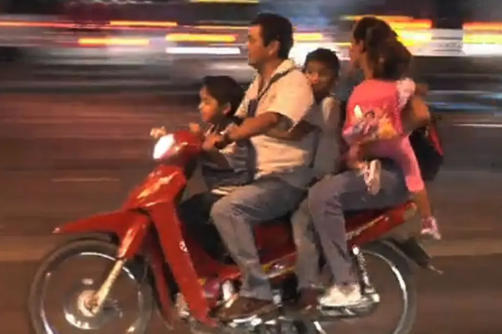 Imagen 'Que se rompan su m...' alcalde responde tras críticas por multas a motociclistas sin casco en Guanajuato