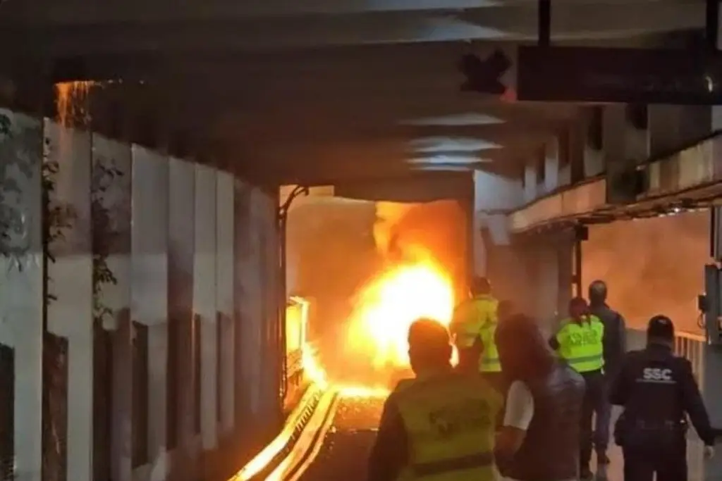 Imagen Desalojan línea 2 del metro de la CDMX por explosión a causa de las lluvias de este domingo