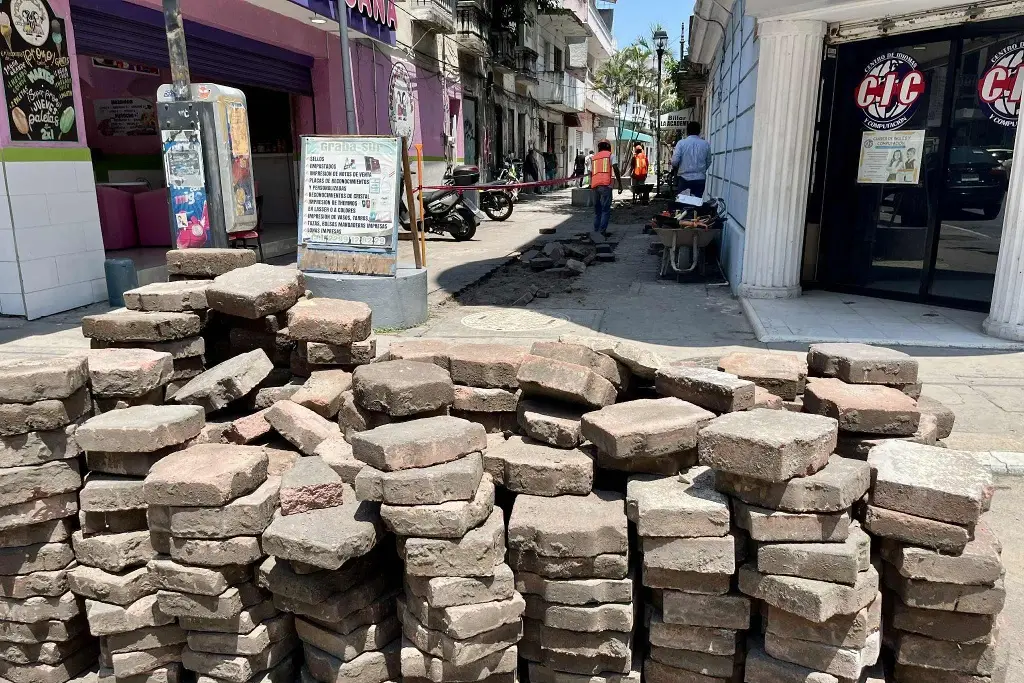 Imagen Empezaron a remodelar callejón del centro de Veracruz