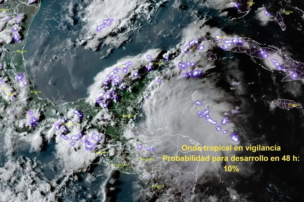 Imagen Onda Tropical cruzaría la península de Yucatán; podría ganar fuerza frente a costas de Veracruz