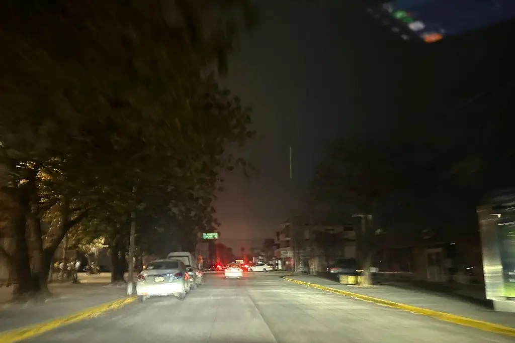 Imagen Se quedan sin luz en fraccionamientos de Boca del Río 