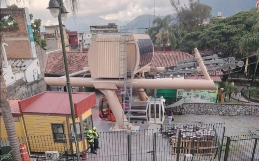 Imagen Vientos obligan a suspender el Teleférico de Orizaba; turistas quedan suspendidos una hora