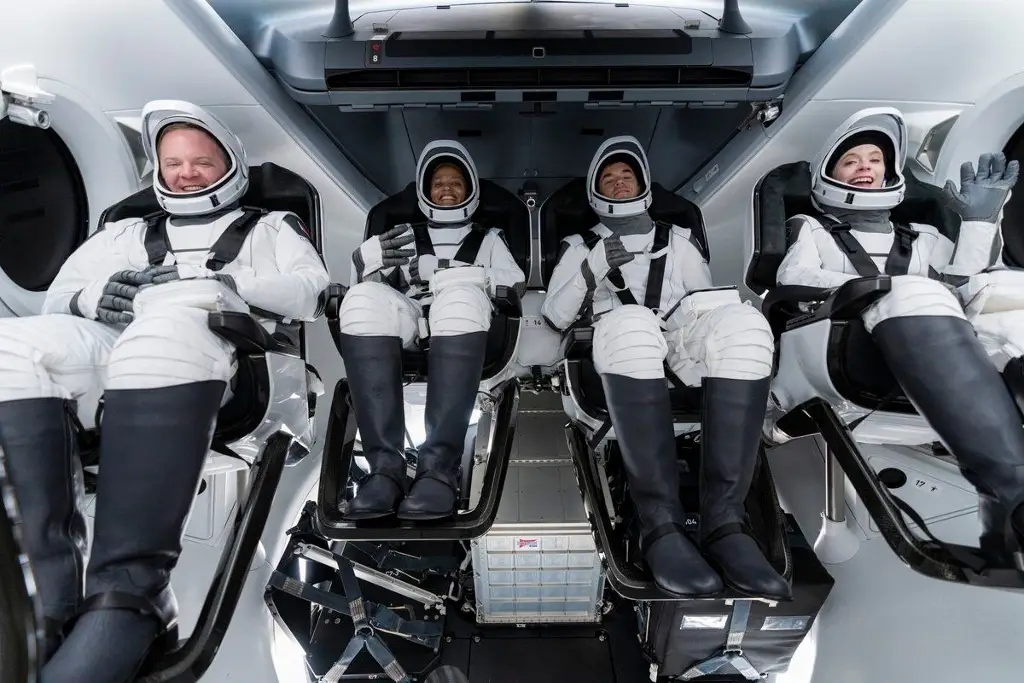Imagen Trump firma decreto para facilitar turismo espacial en EU