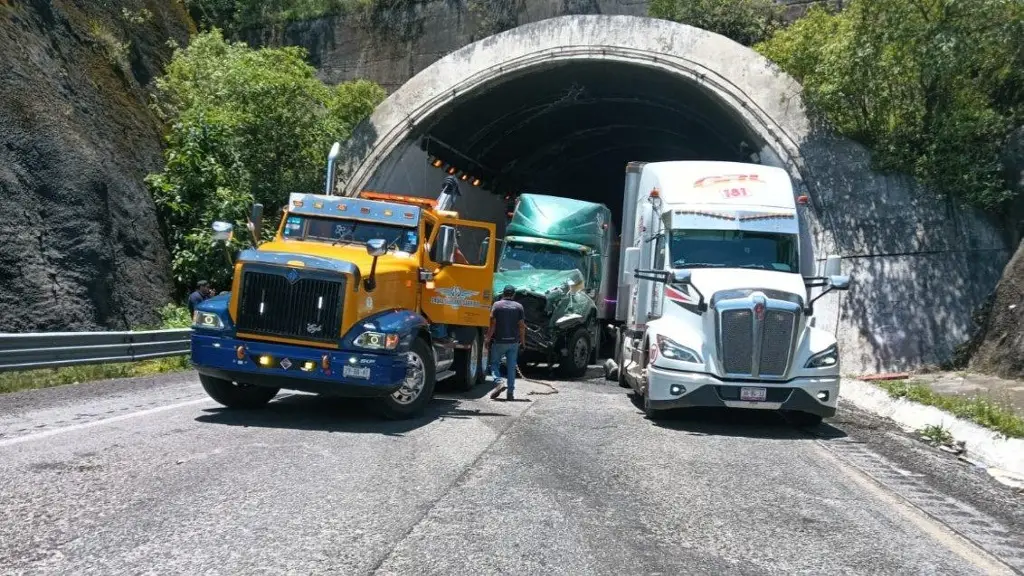 Imagen Hay cierre parcial de circulación en autopista de Veracruz; es por esta razón 