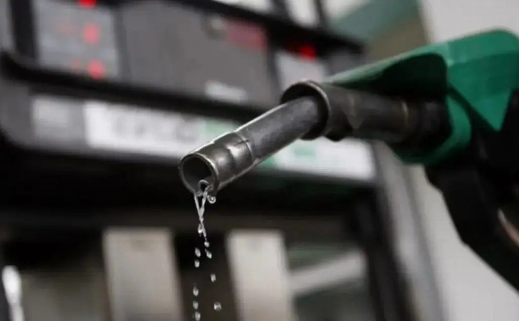 Imagen Reportan retraso en abasto de gasolina en CDMX, Nuevo León y Chiapas 
